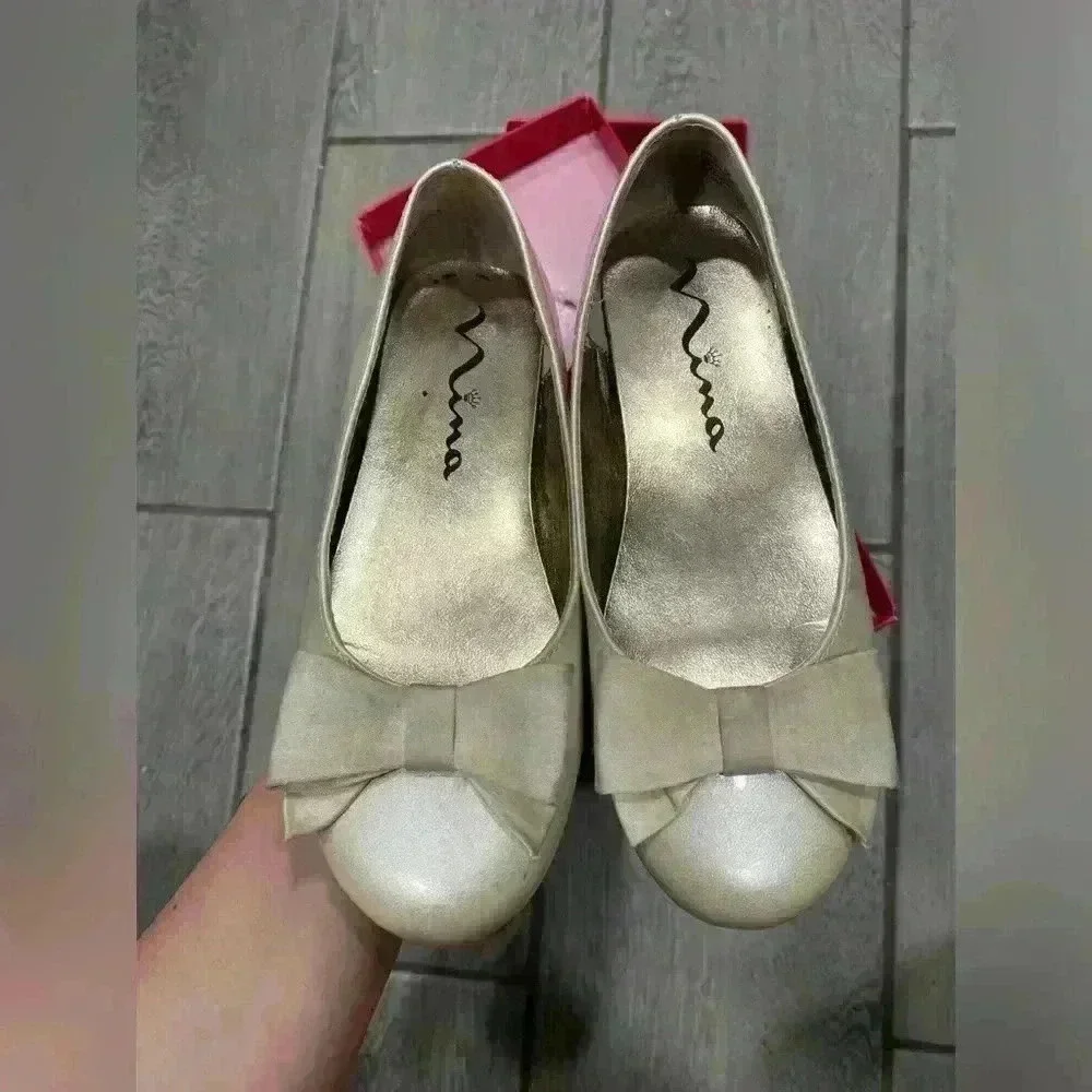 Girl Gold Flats Size 1​